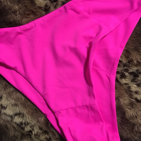 Flattering 2-Pc Medium Fluttering Top Pink Bottoms - Picture 3 of 7